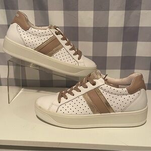 Igi&Co White and Tan Platform Sneakers Sz 38 US 8 made in Italy